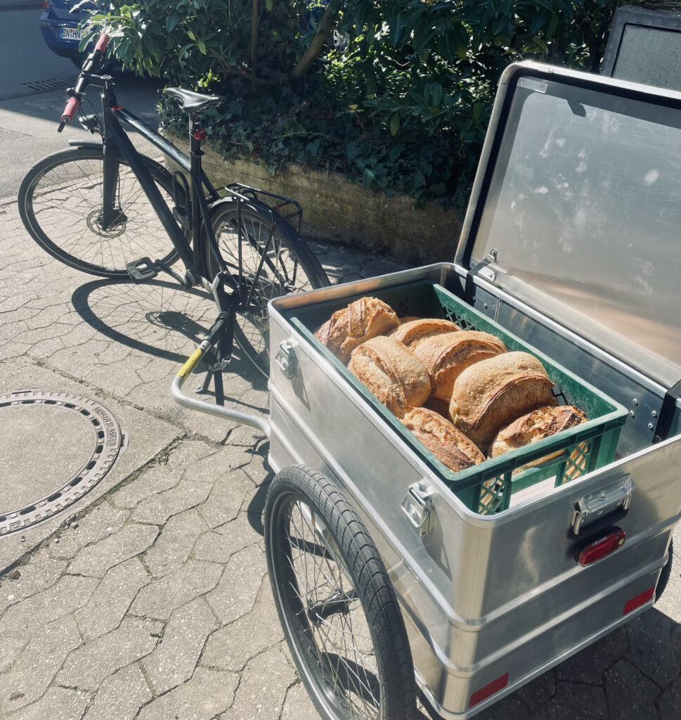 Gerrit Bonn Brot Fahrradanhänger Friesdorf